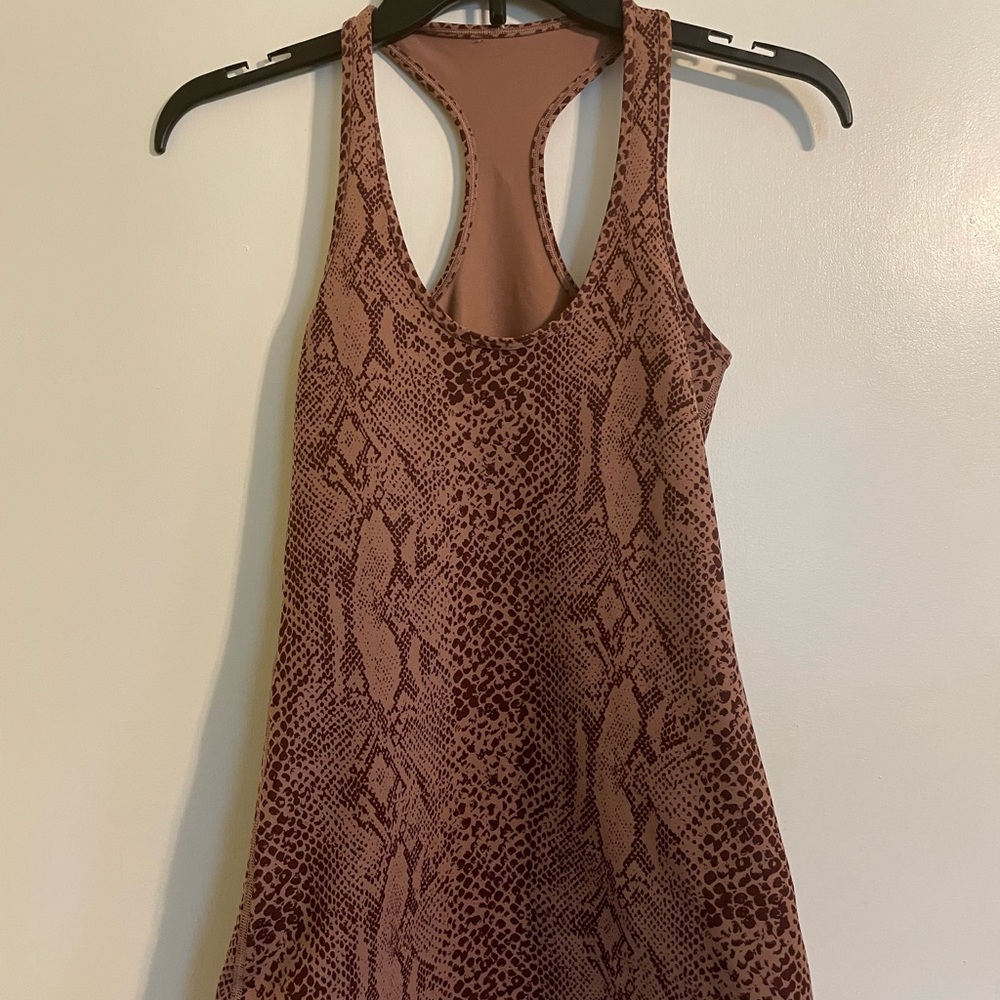 Lululemon top